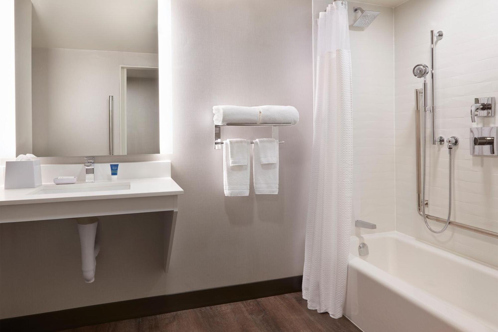 Four Points By Sheraton Windsor Downtown מראה חיצוני תמונה