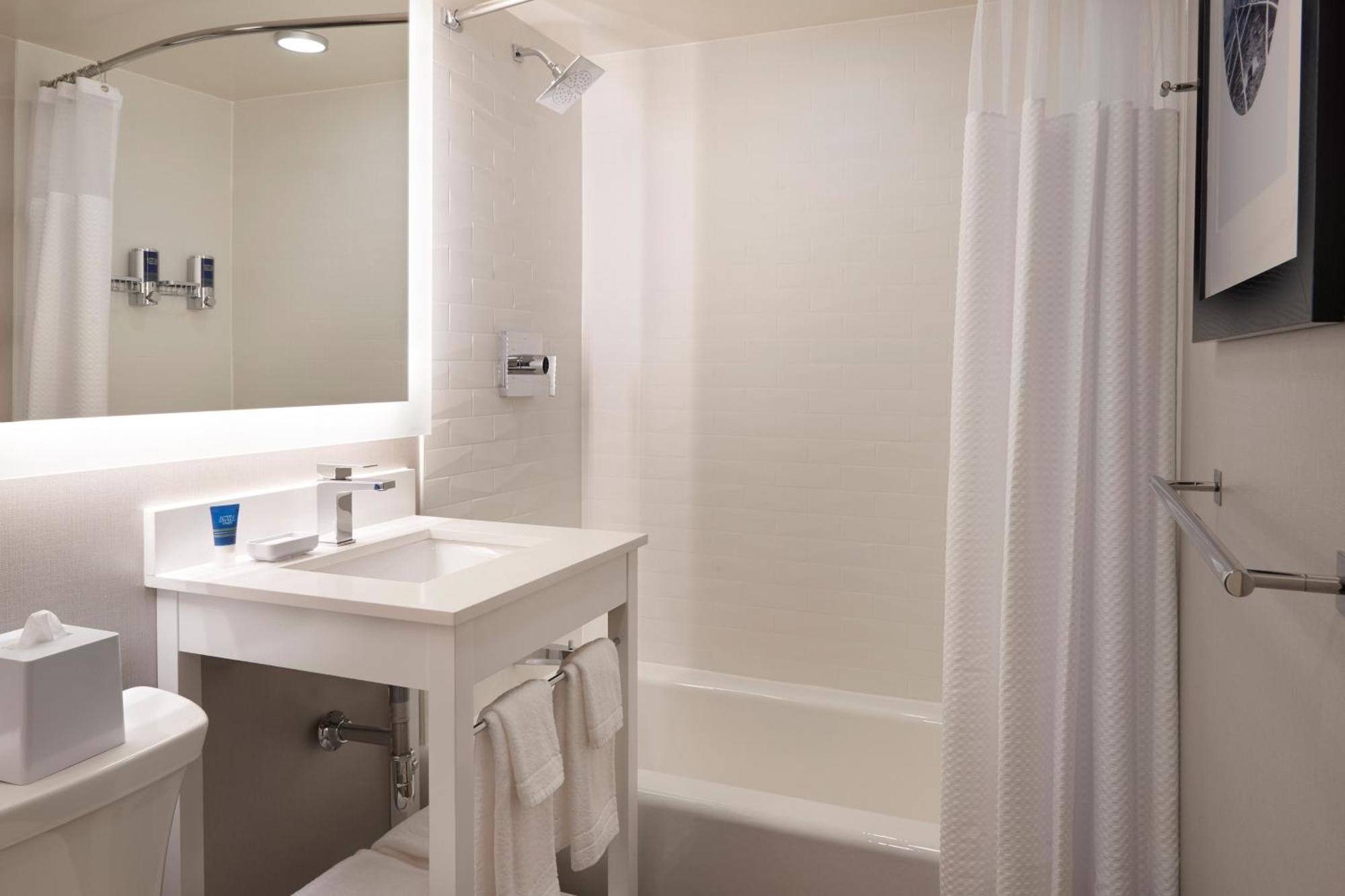 Four Points By Sheraton Windsor Downtown מראה חיצוני תמונה